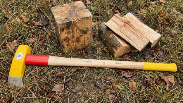 Die besten Spalthämmer für Brennholz und dicke Stammstücke © men-at-home.de